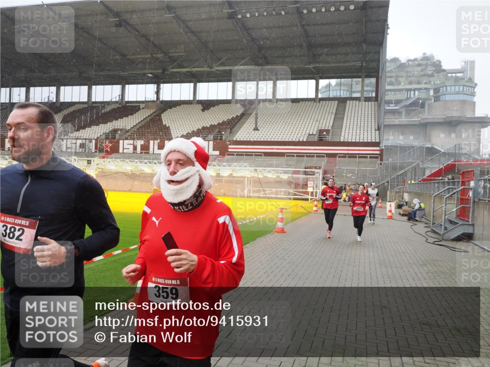 07.12.2025 - St. Pauli X-Mass-Run No. 15 Fabian Wolf http://msf.ph/oto/9415931 07.12.2025 11:06:42 Ziel 359, 382, 565, 1285, 1286, 1556, 1564, 1708, 4582, 4588 meine-sportfotos.de