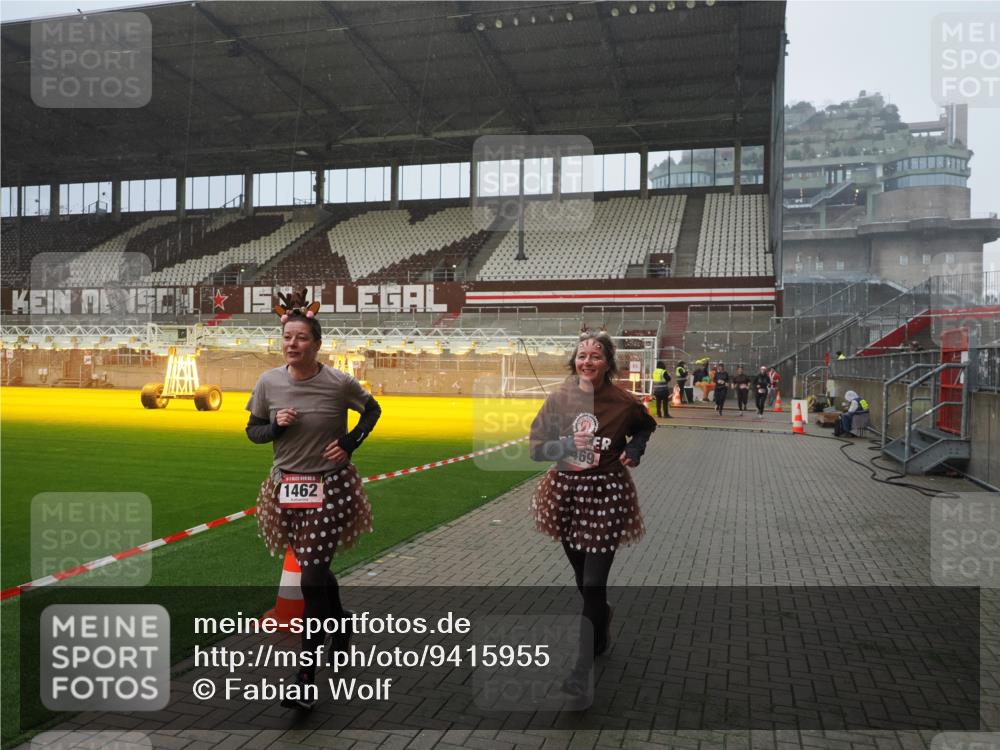 07.12.2025 - St. Pauli X-Mass-Run No. 15 Fabian Wolf http://msf.ph/oto/9415955 07.12.2025 11:06:55 Ziel 595, 1462, 1469, 1634, 1666, 1708, 1751, 4582, 4588 meine-sportfotos.de