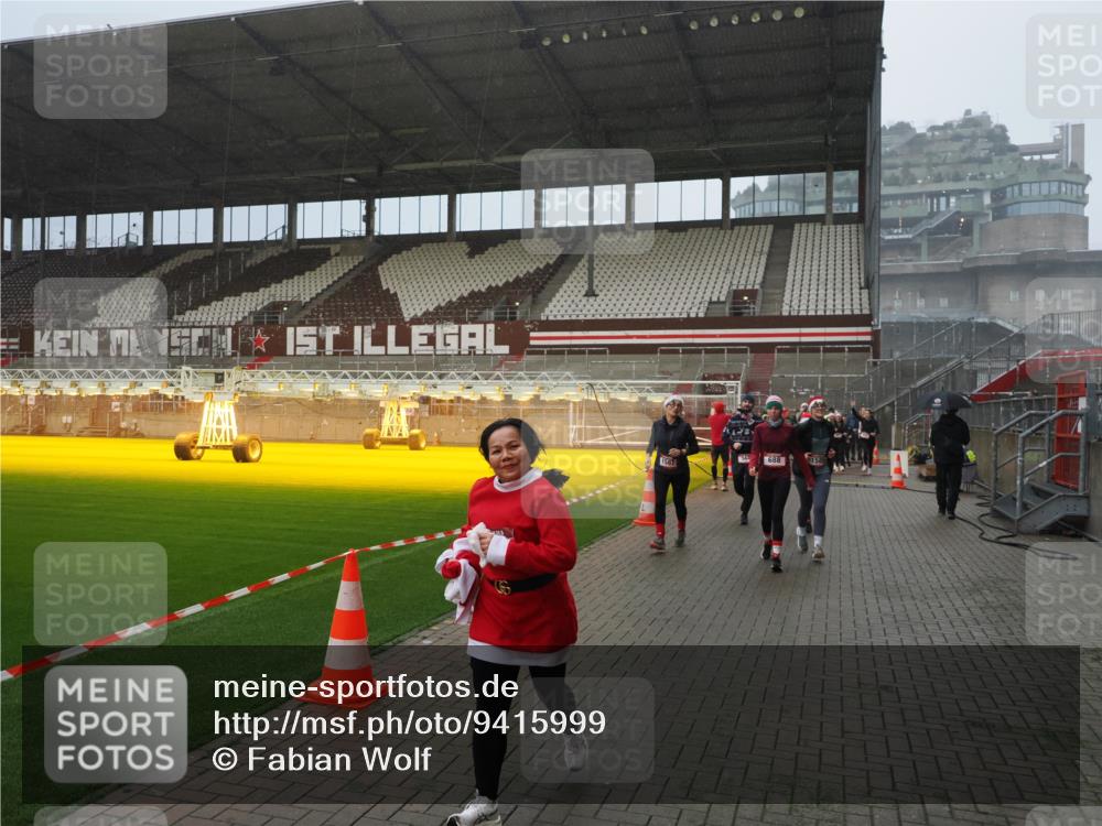 07.12.2025 - St. Pauli X-Mass-Run No. 15 Fabian Wolf http://msf.ph/oto/9415999 07.12.2025 11:07:15 Ziel 281, 342, 344, 490, 591, 596, 603, 621, 622, 688, 1202, 1206, 1585, 1587, 1634, 1666, 1751, 1861, 1862, 2403 meine-sportfotos.de