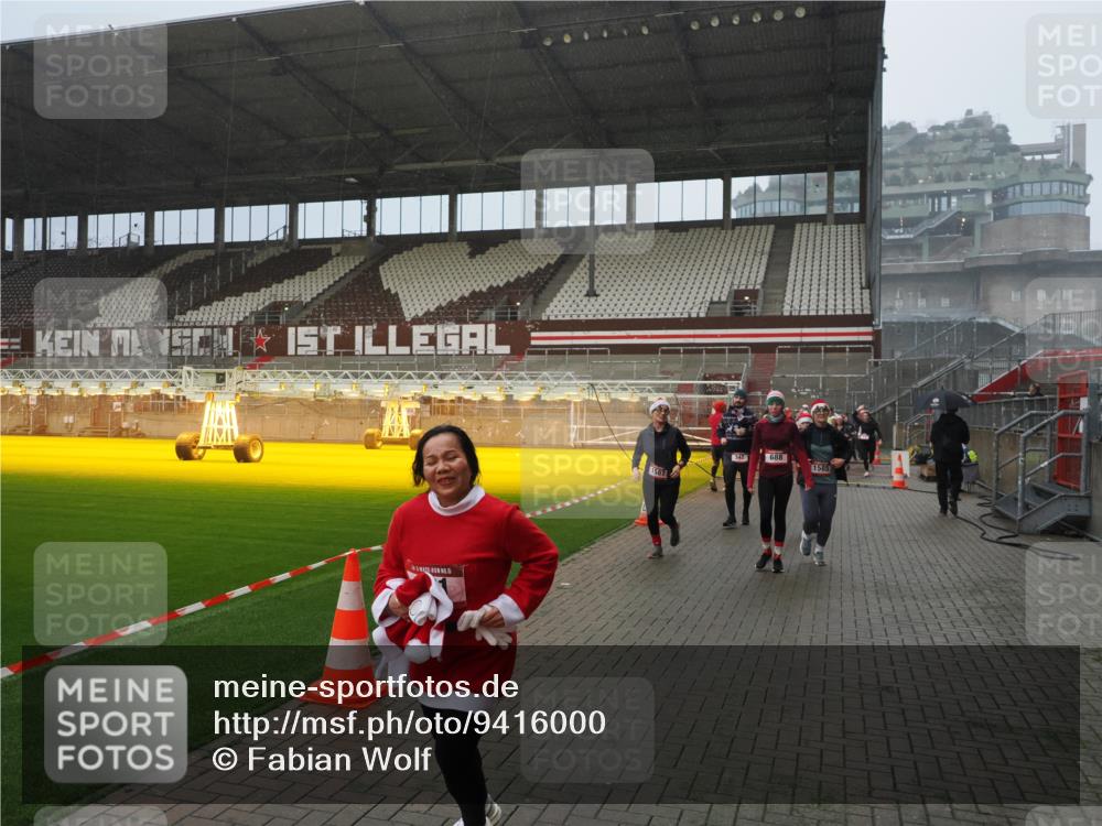 07.12.2025 - St. Pauli X-Mass-Run No. 15 Fabian Wolf http://msf.ph/oto/9416000 07.12.2025 11:07:15 Ziel 281, 342, 344, 490, 591, 596, 603, 621, 622, 688, 1202, 1206, 1585, 1587, 1634, 1666, 1751, 1861, 1862, 2403 meine-sportfotos.de
