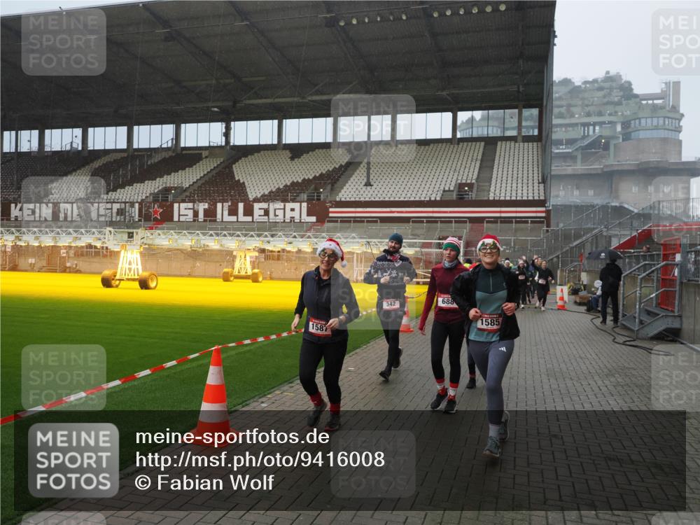 07.12.2025 - St. Pauli X-Mass-Run No. 15 Fabian Wolf http://msf.ph/oto/9416008 07.12.2025 11:07:17 Ziel 281, 342, 344, 476, 490, 591, 596, 603, 621, 622, 673, 688, 781, 1202, 1206, 1233, 1585, 1587, 1861, 1862, 2403 meine-sportfotos.de