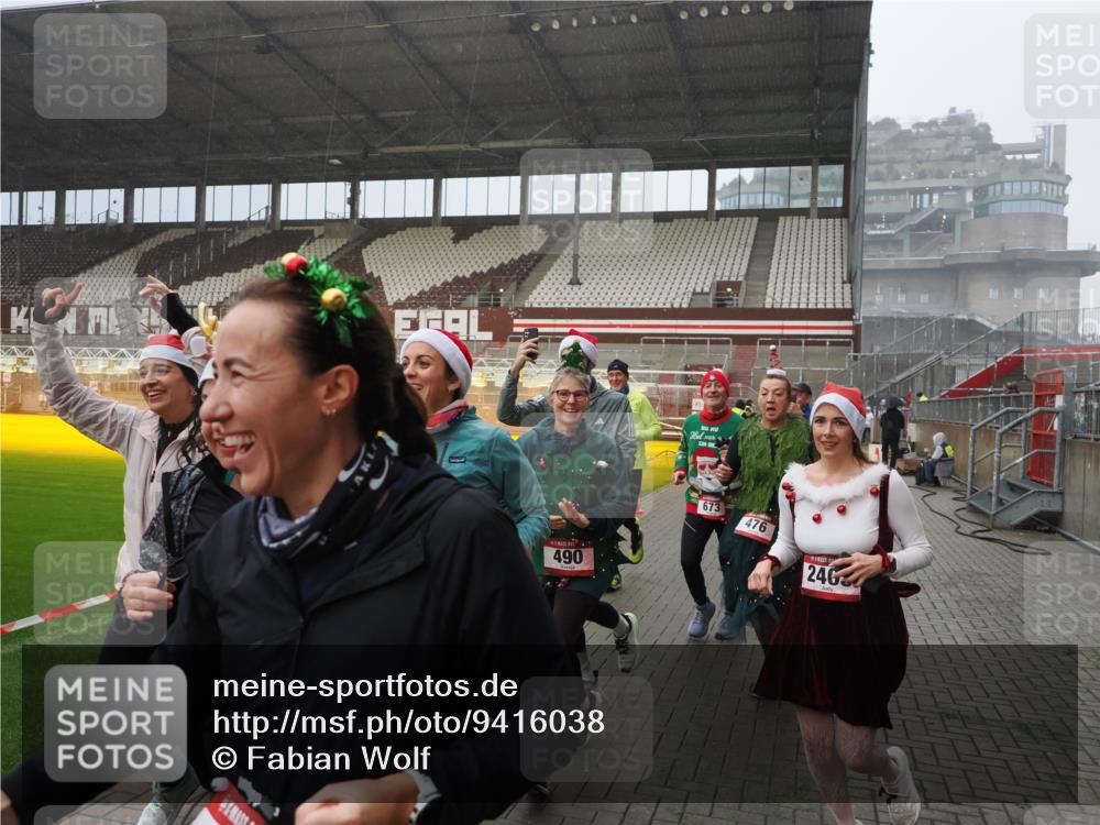 07.12.2025 - St. Pauli X-Mass-Run No. 15 Fabian Wolf http://msf.ph/oto/9416038 07.12.2025 11:07:25 Ziel 281, 342, 344, 476, 490, 591, 596, 603, 621, 622, 673, 688, 781, 1202, 1206, 1233, 1585, 1587, 2403, 5008 meine-sportfotos.de