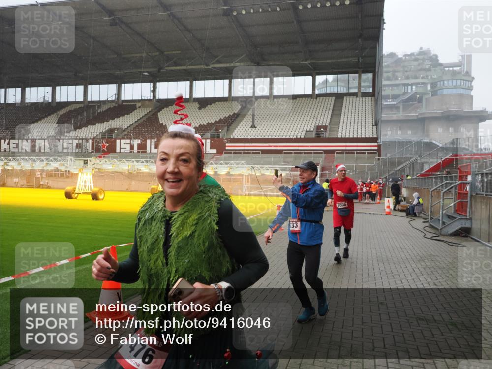 07.12.2025 - St. Pauli X-Mass-Run No. 15 Fabian Wolf http://msf.ph/oto/9416046 07.12.2025 11:07:26 Ziel 281, 342, 344, 476, 490, 591, 596, 603, 621, 622, 673, 688, 781, 1202, 1206, 1233, 1585, 1587, 2403, 5008 meine-sportfotos.de