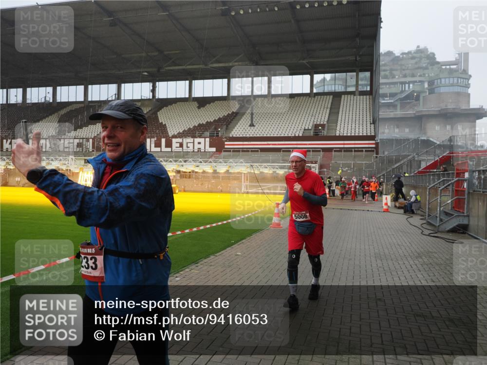 07.12.2025 - St. Pauli X-Mass-Run No. 15 Fabian Wolf http://msf.ph/oto/9416053 07.12.2025 11:07:28 Ziel 315, 342, 344, 476, 490, 591, 603, 621, 622, 673, 781, 1202, 1206, 1233, 1585, 1587, 2403, 5008 meine-sportfotos.de