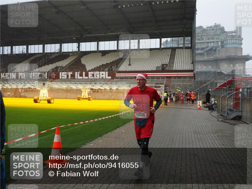 07.12.2025 - St. Pauli X-Mass-Run No. 15 Fabian Wolf http://msf.ph/oto/9416055 07.12.2025 11:07:28 Ziel 315, 342, 344, 476, 490, 591, 603, 621, 622, 673, 781, 1202, 1206, 1233, 1585, 1587, 2403, 5008 meine-sportfotos.de