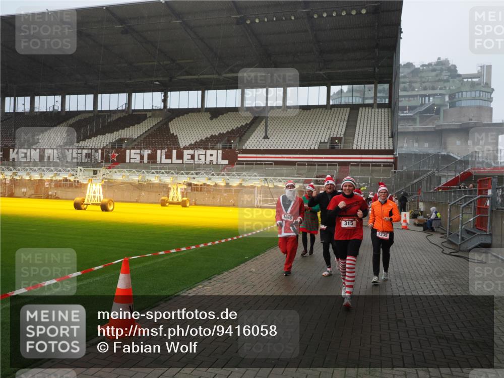 07.12.2025 - St. Pauli X-Mass-Run No. 15 Fabian Wolf http://msf.ph/oto/9416058 07.12.2025 11:07:37 Ziel 77, 315, 332, 377, 623, 781, 1233, 1235, 1509, 1824, 1866, 1910, 2693, 5008 meine-sportfotos.de