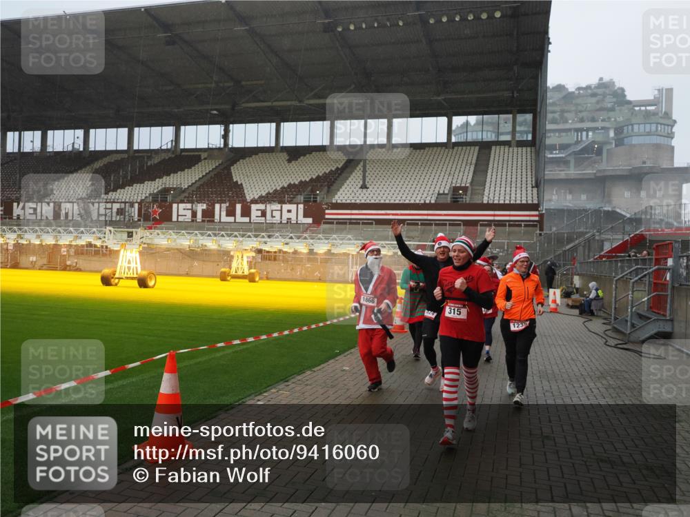 07.12.2025 - St. Pauli X-Mass-Run No. 15 Fabian Wolf http://msf.ph/oto/9416060 07.12.2025 11:07:37 Ziel 77, 315, 332, 377, 623, 781, 1233, 1235, 1509, 1824, 1866, 1910, 2693, 5008 meine-sportfotos.de