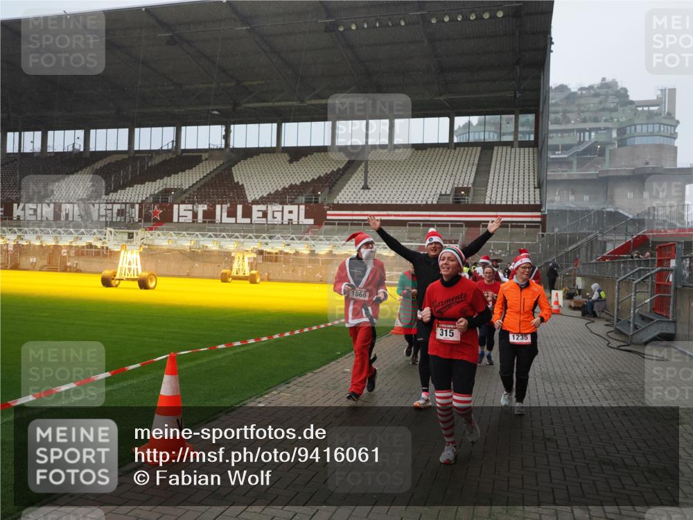 07.12.2025 - St. Pauli X-Mass-Run No. 15 Fabian Wolf http://msf.ph/oto/9416061 07.12.2025 11:07:37 Ziel 77, 315, 332, 377, 623, 781, 1233, 1235, 1509, 1824, 1866, 1910, 2693, 5008 meine-sportfotos.de