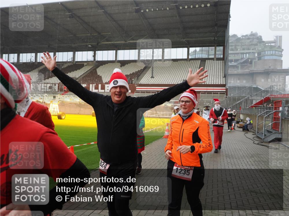 07.12.2025 - St. Pauli X-Mass-Run No. 15 Fabian Wolf http://msf.ph/oto/9416069 07.12.2025 11:07:39 Ziel 77, 315, 332, 377, 389, 397, 623, 1235, 1509, 1824, 1866, 1910, 2693 meine-sportfotos.de