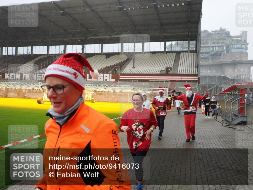 07.12.2025 - St. Pauli X-Mass-Run No. 15 Fabian Wolf http://msf.ph/oto/9416073 07.12.2025 11:07:40 Ziel 77, 273, 315, 332, 377, 389, 397, 623, 1235, 1509, 1824, 1866, 1910, 2693 meine-sportfotos.de