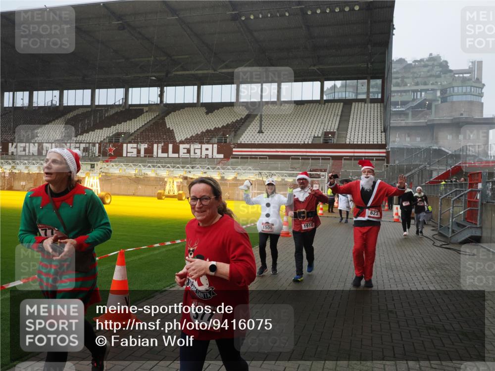 07.12.2025 - St. Pauli X-Mass-Run No. 15 Fabian Wolf http://msf.ph/oto/9416075 07.12.2025 11:07:40 Ziel 77, 273, 315, 332, 377, 389, 397, 623, 1235, 1509, 1824, 1866, 1910, 2693 meine-sportfotos.de