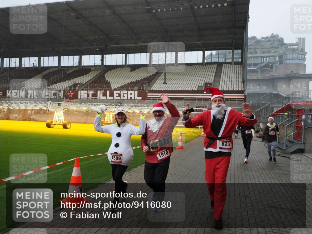 07.12.2025 - St. Pauli X-Mass-Run No. 15 Fabian Wolf http://msf.ph/oto/9416080 07.12.2025 11:07:41 Ziel 77, 273, 315, 332, 377, 389, 397, 623, 1235, 1509, 1812, 1824, 1866, 1910, 2693 meine-sportfotos.de