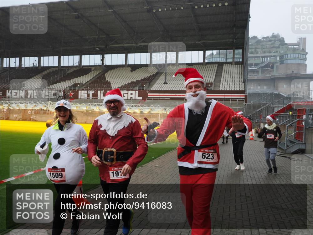 07.12.2025 - St. Pauli X-Mass-Run No. 15 Fabian Wolf http://msf.ph/oto/9416083 07.12.2025 11:07:42 Ziel 77, 271, 273, 315, 332, 377, 389, 397, 623, 1235, 1439, 1441, 1509, 1812, 1824, 1866, 1910, 2693 meine-sportfotos.de