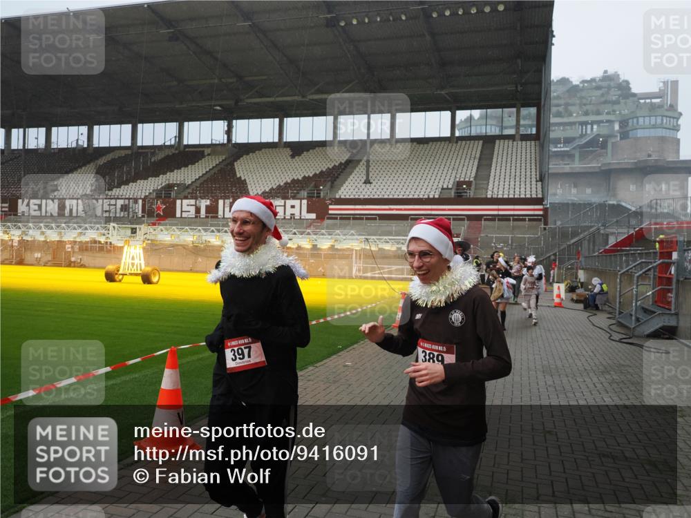 07.12.2025 - St. Pauli X-Mass-Run No. 15 Fabian Wolf http://msf.ph/oto/9416091 07.12.2025 11:07:44 Ziel 77, 271, 273, 315, 332, 377, 389, 397, 623, 1235, 1439, 1441, 1509, 1812, 1824, 1866, 1910, 2693 meine-sportfotos.de