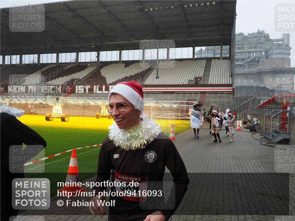 07.12.2025 - St. Pauli X-Mass-Run No. 15 Fabian Wolf http://msf.ph/oto/9416093 07.12.2025 11:07:44 Ziel 77, 271, 273, 315, 332, 377, 389, 397, 623, 1235, 1439, 1441, 1509, 1812, 1824, 1866, 1910, 2693 meine-sportfotos.de