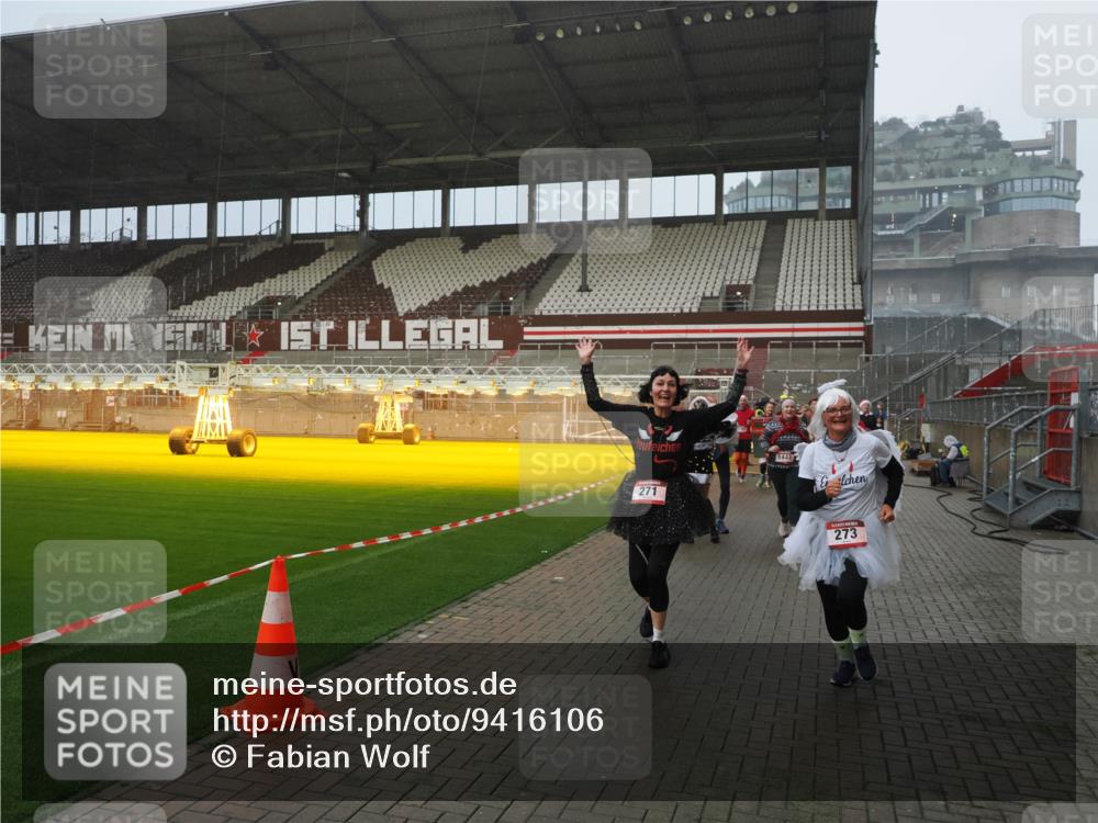 07.12.2025 - St. Pauli X-Mass-Run No. 15 Fabian Wolf http://msf.ph/oto/9416106 07.12.2025 11:07:49 Ziel 77, 271, 273, 286, 293, 332, 377, 389, 397, 623, 1107, 1235, 1378, 1381, 1382, 1383, 1439, 1441, 1460, 1509, 1812, 1824, 1866, 1910, 2693 meine-sportfotos.de