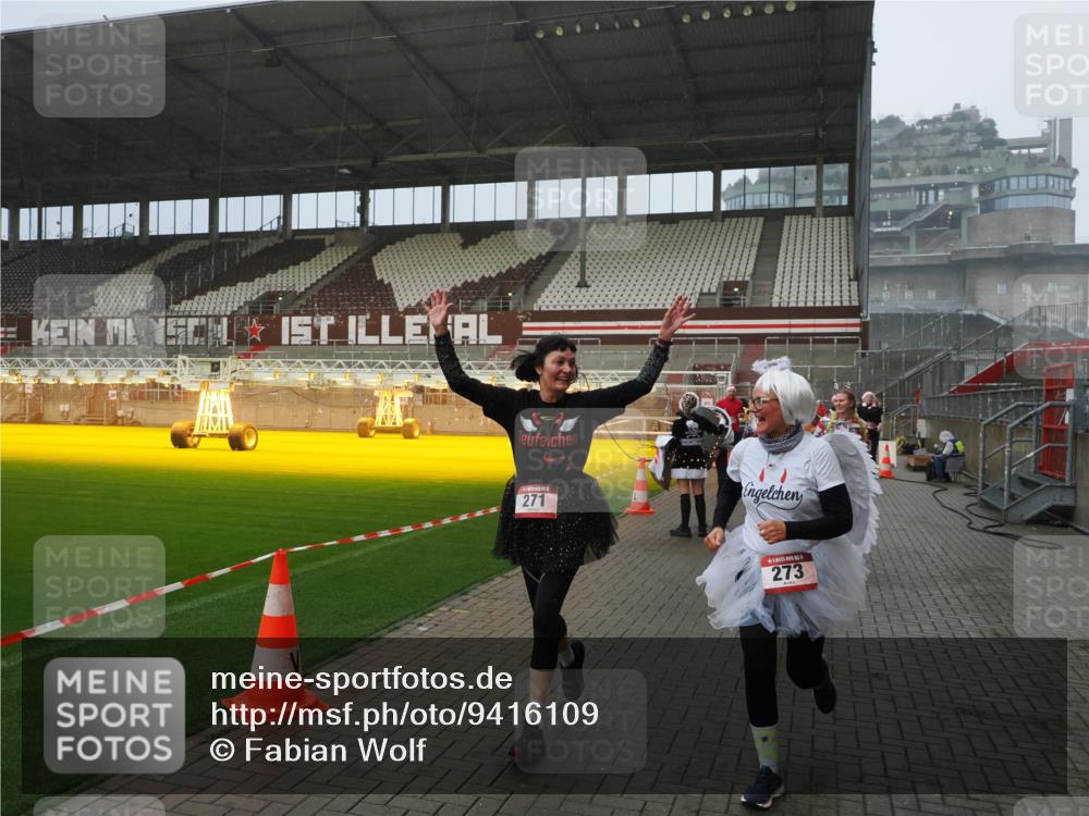 07.12.2025 - St. Pauli X-Mass-Run No. 15 Fabian Wolf http://msf.ph/oto/9416109 07.12.2025 11:07:49 Ziel 77, 271, 273, 286, 293, 332, 377, 389, 397, 623, 1107, 1235, 1378, 1381, 1382, 1383, 1439, 1441, 1460, 1509, 1812, 1824, 1866, 1910, 2693 meine-sportfotos.de