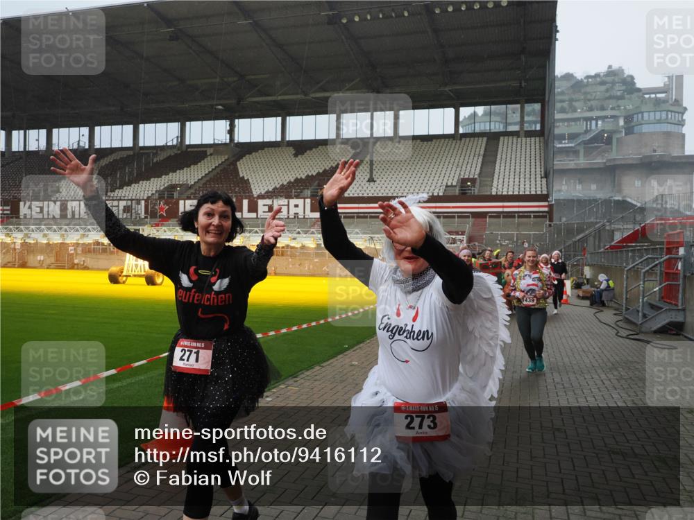 07.12.2025 - St. Pauli X-Mass-Run No. 15 Fabian Wolf http://msf.ph/oto/9416112 07.12.2025 11:07:50 Ziel 271, 273, 286, 293, 332, 377, 389, 397, 623, 774, 1107, 1123, 1378, 1381, 1382, 1383, 1439, 1441, 1460, 1509, 1812, 1910, 2693 meine-sportfotos.de
