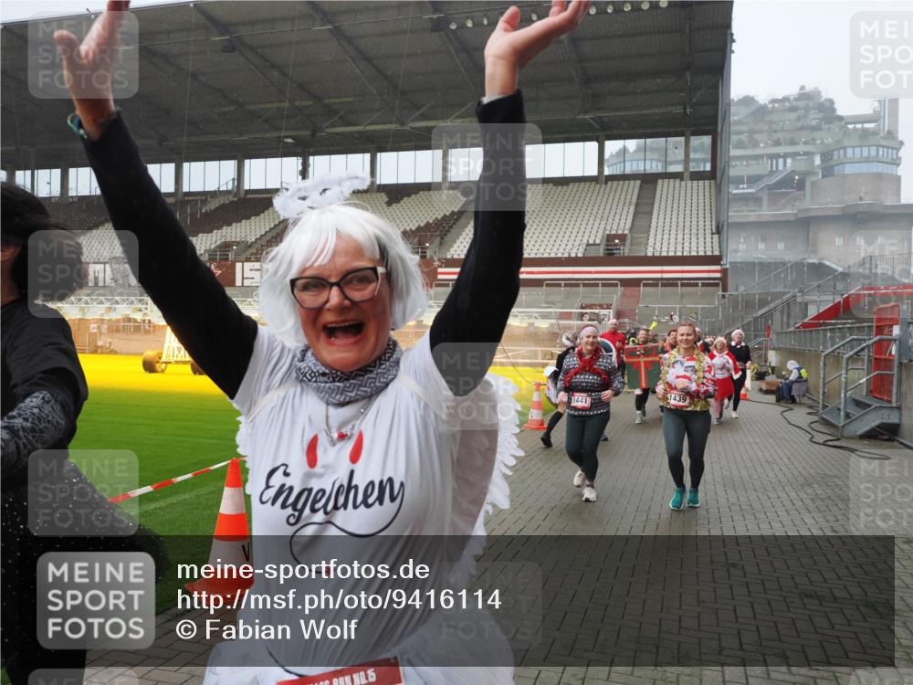 07.12.2025 - St. Pauli X-Mass-Run No. 15 Fabian Wolf http://msf.ph/oto/9416114 07.12.2025 11:07:50 Ziel 271, 273, 286, 293, 332, 377, 389, 397, 623, 774, 1107, 1123, 1378, 1381, 1382, 1383, 1439, 1441, 1460, 1509, 1812, 1910, 2693 meine-sportfotos.de