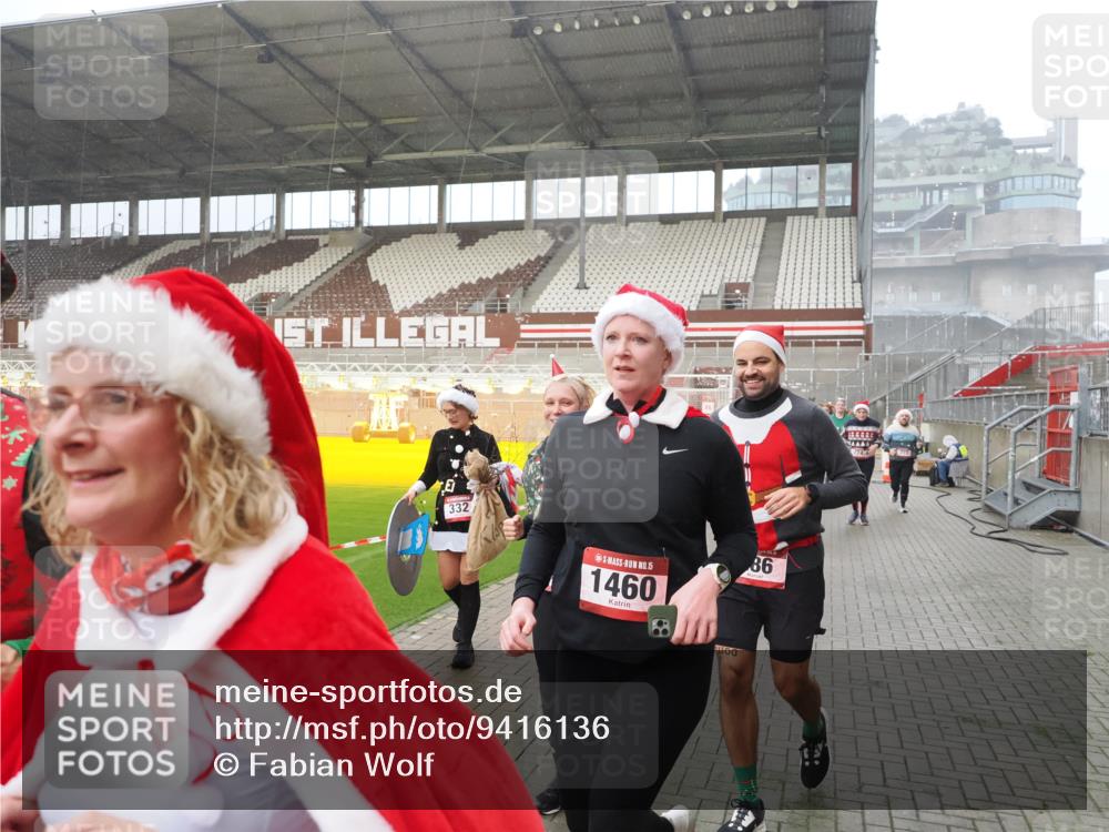 07.12.2025 - St. Pauli X-Mass-Run No. 15 Fabian Wolf http://msf.ph/oto/9416136 07.12.2025 11:07:56 Ziel 271, 273, 286, 293, 389, 397, 653, 772, 774, 1107, 1123, 1129, 1226, 1230, 1249, 1342, 1355, 1378, 1381, 1382, 1383, 1439, 1441, 1460, 1520, 1525, 1812, 4815 meine-sportfotos.de