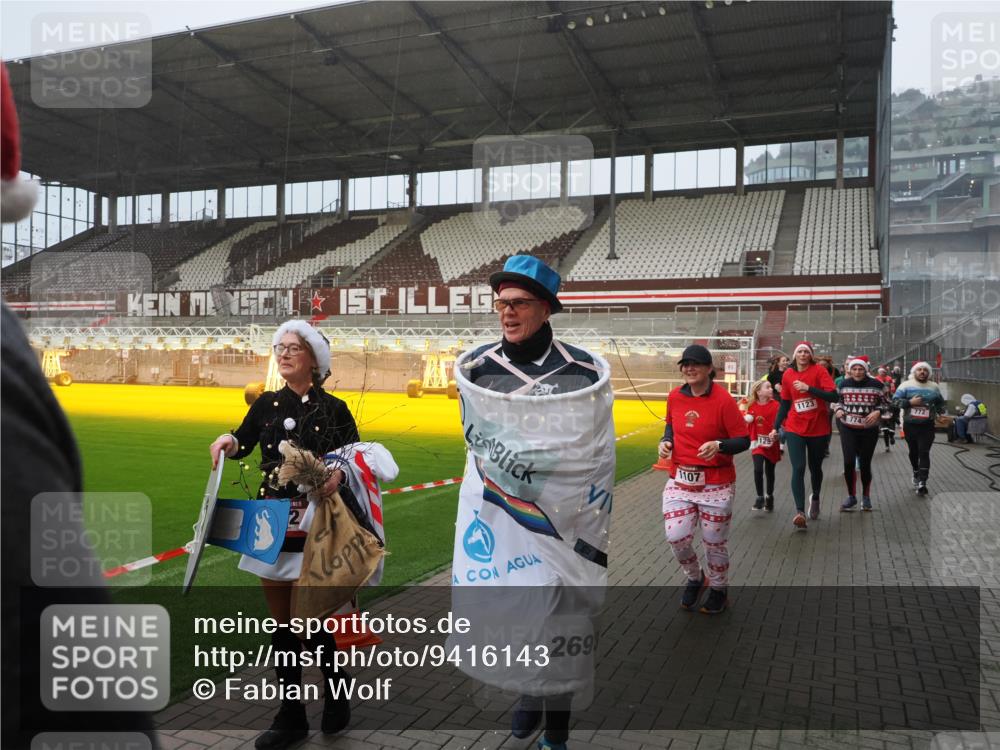 07.12.2025 - St. Pauli X-Mass-Run No. 15 Fabian Wolf http://msf.ph/oto/9416143 07.12.2025 11:07:58 Ziel 271, 273, 286, 293, 389, 397, 653, 772, 774, 1107, 1123, 1129, 1226, 1230, 1249, 1342, 1355, 1378, 1381, 1382, 1383, 1439, 1441, 1460, 1520, 1525, 1809, 1810, 1812, 4798, 4815 meine-sportfotos.de