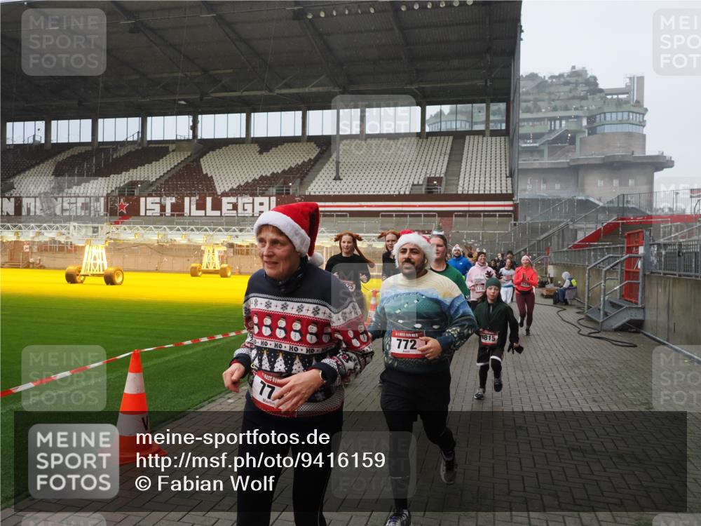 07.12.2025 - St. Pauli X-Mass-Run No. 15 Fabian Wolf http://msf.ph/oto/9416159 07.12.2025 11:08:01 Ziel 271, 286, 293, 629, 635, 653, 772, 774, 1107, 1123, 1129, 1226, 1230, 1249, 1342, 1355, 1378, 1381, 1382, 1383, 1439, 1441, 1460, 1520, 1525, 1809, 1810, 1812, 4798, 4815 meine-sportfotos.de