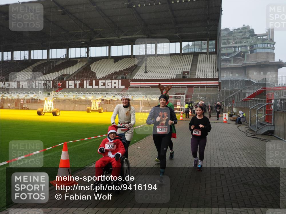 07.12.2025 - St. Pauli X-Mass-Run No. 15 Fabian Wolf http://msf.ph/oto/9416194 07.12.2025 11:08:08 Ziel 629, 635, 653, 772, 774, 1107, 1123, 1129, 1226, 1230, 1249, 1342, 1355, 1520, 1525, 1559, 1560, 1596, 1809, 1810, 4798, 4815 meine-sportfotos.de