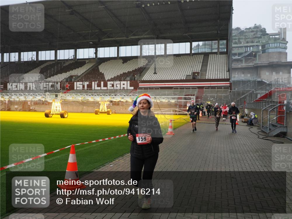 07.12.2025 - St. Pauli X-Mass-Run No. 15 Fabian Wolf http://msf.ph/oto/9416214 07.12.2025 11:08:13 Ziel 100, 629, 635, 653, 1078, 1170, 1226, 1230, 1249, 1342, 1355, 1520, 1525, 1559, 1560, 1596, 1809, 1810, 4798, 4815 meine-sportfotos.de