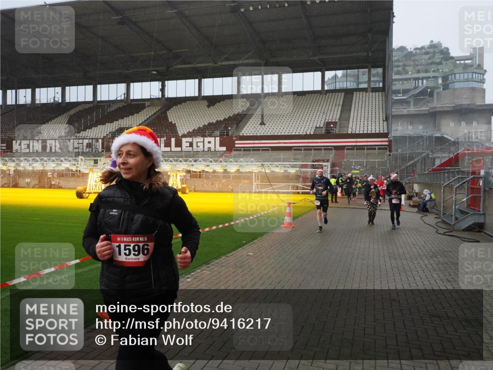 07.12.2025 - St. Pauli X-Mass-Run No. 15 Fabian Wolf http://msf.ph/oto/9416217 07.12.2025 11:08:14 Ziel 100, 396, 629, 635, 758, 1078, 1170, 1226, 1230, 1249, 1342, 1355, 1525, 1559, 1560, 1596, 1809, 1810, 4798, 4815 meine-sportfotos.de