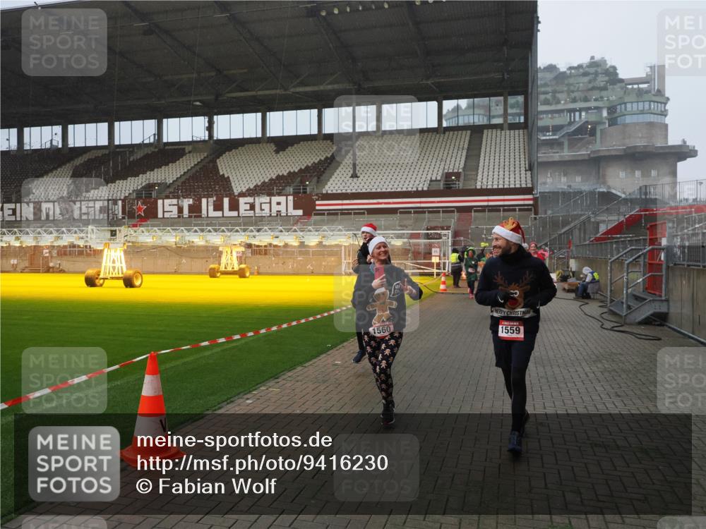 07.12.2025 - St. Pauli X-Mass-Run No. 15 Fabian Wolf http://msf.ph/oto/9416230 07.12.2025 11:08:18 Ziel 100, 396, 446, 629, 635, 758, 1078, 1170, 1559, 1560, 1596, 1706 meine-sportfotos.de