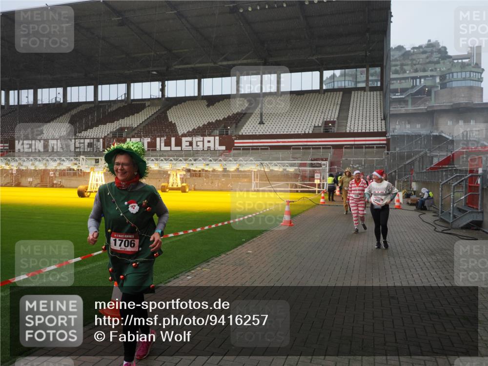 07.12.2025 - St. Pauli X-Mass-Run No. 15 Fabian Wolf http://msf.ph/oto/9416257 07.12.2025 11:08:25 Ziel 100, 152, 155, 166, 396, 446, 758, 784, 1078, 1170, 1184, 1424, 1491, 1559, 1560, 1625, 1706, 2259 meine-sportfotos.de