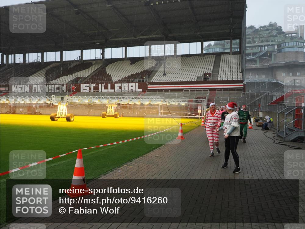 07.12.2025 - St. Pauli X-Mass-Run No. 15 Fabian Wolf http://msf.ph/oto/9416260 07.12.2025 11:08:27 Ziel 100, 152, 155, 166, 396, 446, 758, 784, 1078, 1170, 1184, 1424, 1491, 1559, 1560, 1625, 1706, 2259, 2893, 4584, 4819, 4830 meine-sportfotos.de