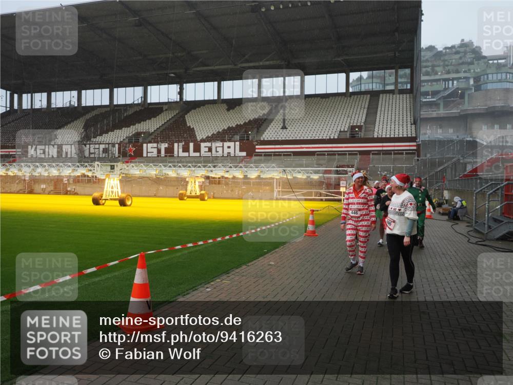 07.12.2025 - St. Pauli X-Mass-Run No. 15 Fabian Wolf http://msf.ph/oto/9416263 07.12.2025 11:08:28 Ziel 100, 152, 155, 166, 396, 446, 758, 784, 1078, 1170, 1184, 1424, 1491, 1560, 1625, 1706, 2259, 2893, 4584, 4819, 4830 meine-sportfotos.de