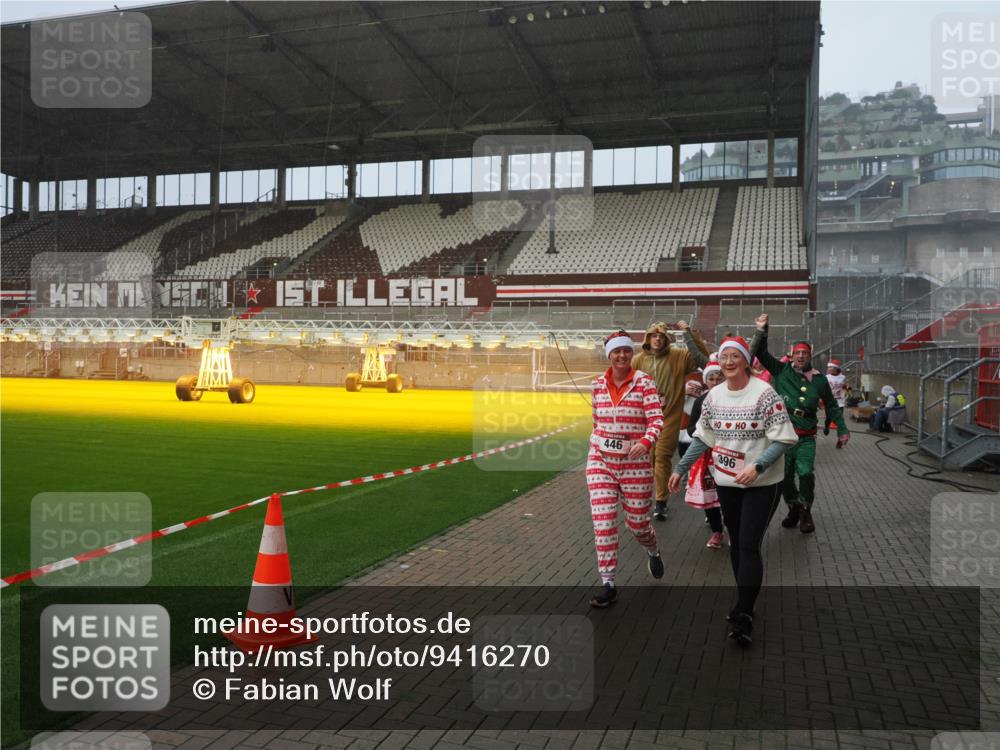 07.12.2025 - St. Pauli X-Mass-Run No. 15 Fabian Wolf http://msf.ph/oto/9416270 07.12.2025 11:08:29 Ziel 100, 152, 155, 166, 396, 446, 758, 784, 1078, 1170, 1184, 1424, 1491, 1625, 1706, 2259, 2893, 4584, 4819, 4830 meine-sportfotos.de