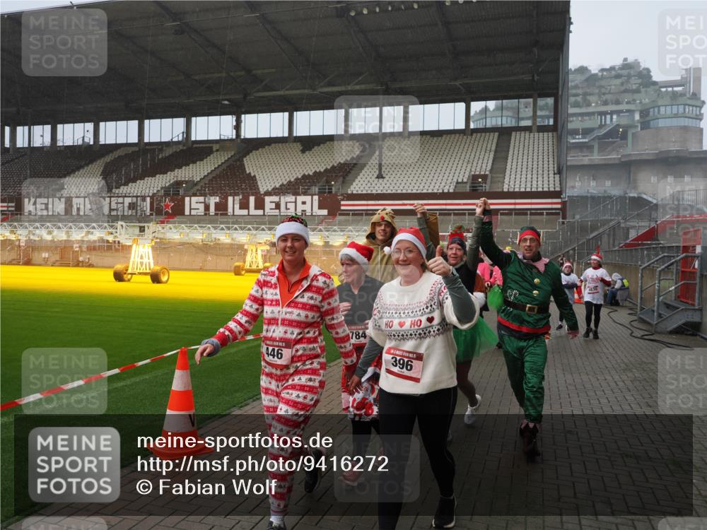 07.12.2025 - St. Pauli X-Mass-Run No. 15 Fabian Wolf http://msf.ph/oto/9416272 07.12.2025 11:08:31 Ziel 152, 155, 166, 396, 446, 758, 784, 1078, 1170, 1184, 1424, 1491, 1625, 1706, 2259, 2893, 4584, 4819, 4830 meine-sportfotos.de