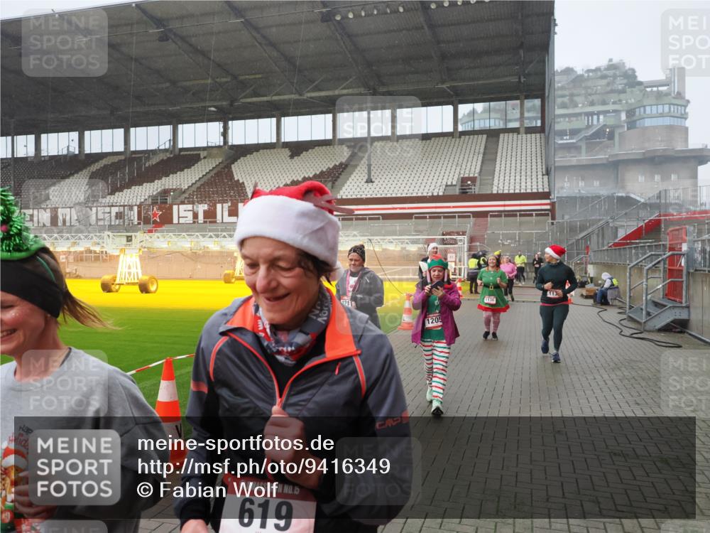 07.12.2025 - St. Pauli X-Mass-Run No. 15 Fabian Wolf http://msf.ph/oto/9416349 07.12.2025 11:09:05 Ziel 335, 338, 341, 495, 496, 619, 1136, 1138, 1140, 1205, 1211, 1502, 1511, 1574, 2070, 2879, 2898 meine-sportfotos.de