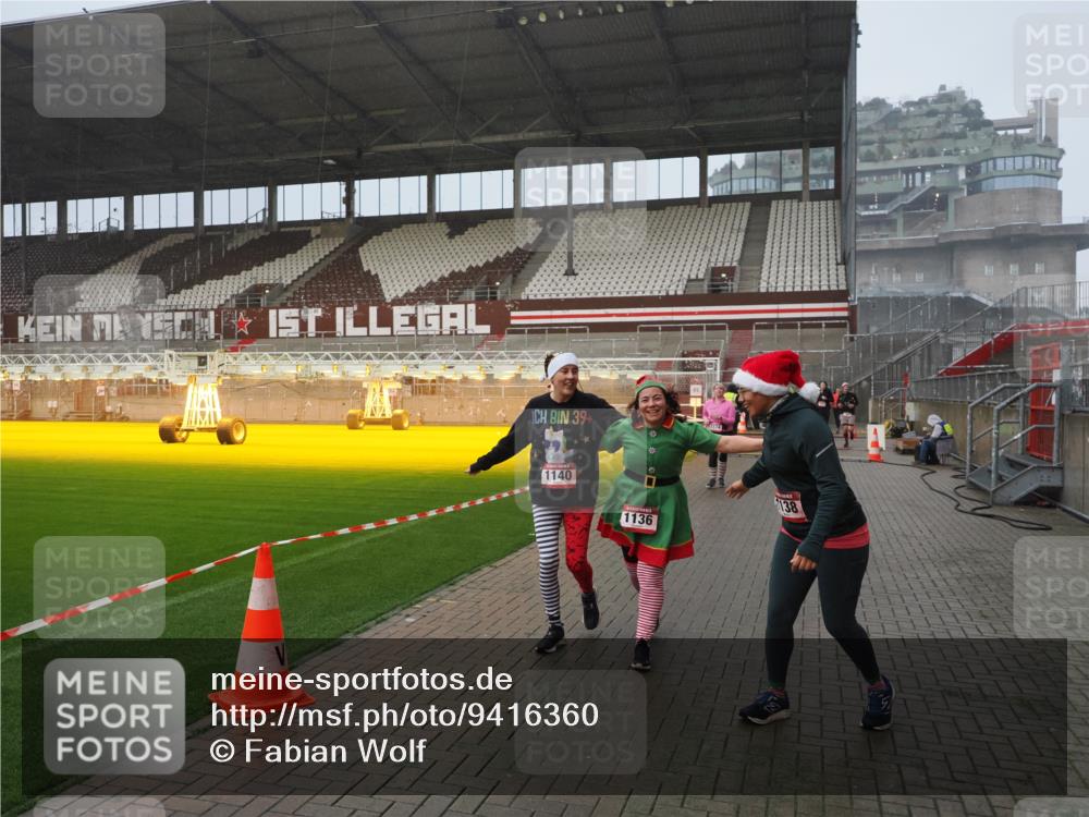 07.12.2025 - St. Pauli X-Mass-Run No. 15 Fabian Wolf http://msf.ph/oto/9416360 07.12.2025 11:09:08 Ziel 44, 51, 335, 338, 341, 495, 496, 558, 619, 1136, 1138, 1140, 1205, 1211, 1260, 1502, 1511, 1574, 2070 meine-sportfotos.de