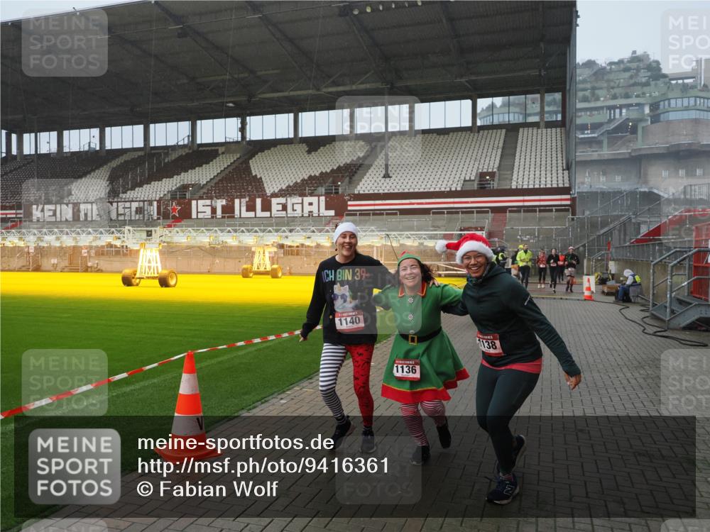 07.12.2025 - St. Pauli X-Mass-Run No. 15 Fabian Wolf http://msf.ph/oto/9416361 07.12.2025 11:09:08 Ziel 44, 51, 335, 338, 341, 495, 496, 558, 619, 1136, 1138, 1140, 1205, 1211, 1260, 1502, 1511, 1574, 2070 meine-sportfotos.de