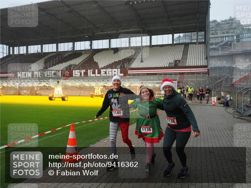 07.12.2025 - St. Pauli X-Mass-Run No. 15 Fabian Wolf http://msf.ph/oto/9416362 07.12.2025 11:09:08 Ziel 44, 51, 335, 338, 341, 495, 496, 558, 619, 1136, 1138, 1140, 1205, 1211, 1260, 1502, 1511, 1574, 2070 meine-sportfotos.de