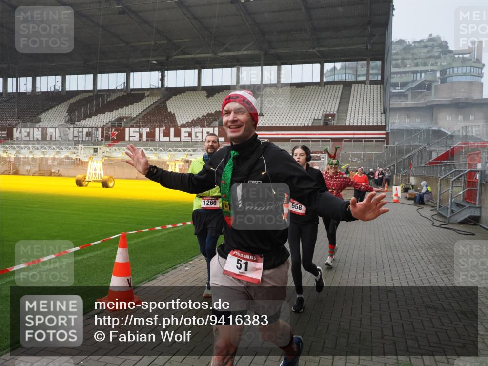 07.12.2025 - St. Pauli X-Mass-Run No. 15 Fabian Wolf http://msf.ph/oto/9416383 07.12.2025 11:09:16 Ziel 44, 51, 558, 1110, 1136, 1138, 1140, 1260, 1574 meine-sportfotos.de
