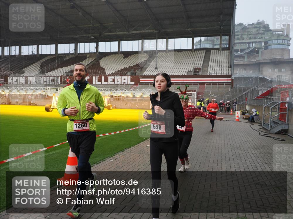 07.12.2025 - St. Pauli X-Mass-Run No. 15 Fabian Wolf http://msf.ph/oto/9416385 07.12.2025 11:09:17 Ziel 44, 51, 558, 1110, 1136, 1138, 1140, 1260, 1574 meine-sportfotos.de