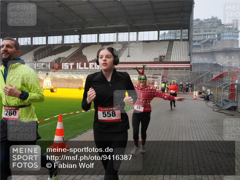 07.12.2025 - St. Pauli X-Mass-Run No. 15 Fabian Wolf http://msf.ph/oto/9416387 07.12.2025 11:09:17 Ziel 44, 51, 558, 1110, 1136, 1138, 1140, 1260, 1574 meine-sportfotos.de