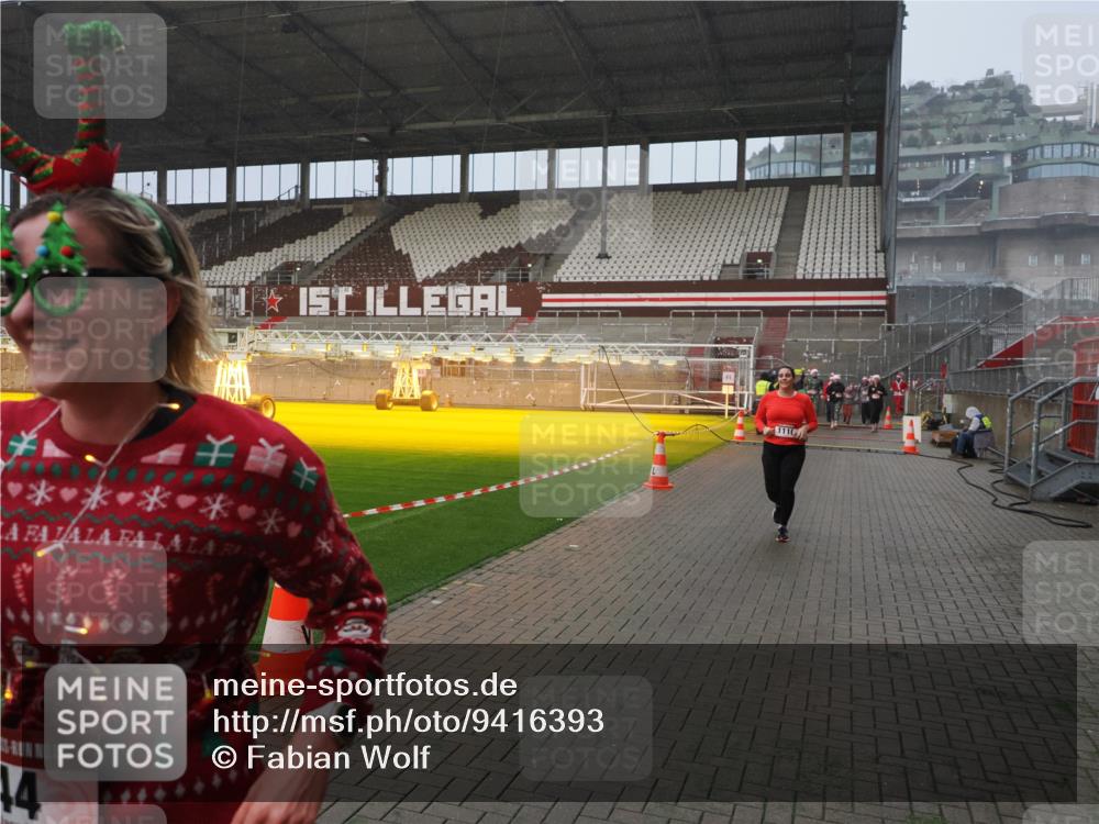 07.12.2025 - St. Pauli X-Mass-Run No. 15 Fabian Wolf http://msf.ph/oto/9416393 07.12.2025 11:09:18 Ziel 44, 51, 558, 1110, 1260, 1574 meine-sportfotos.de
