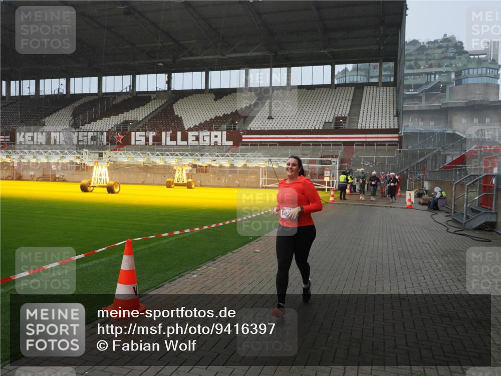 07.12.2025 - St. Pauli X-Mass-Run No. 15 Fabian Wolf http://msf.ph/oto/9416397 07.12.2025 11:09:20 Ziel 44, 51, 558, 1110, 1260, 1463, 1477, 1574, 1641 meine-sportfotos.de