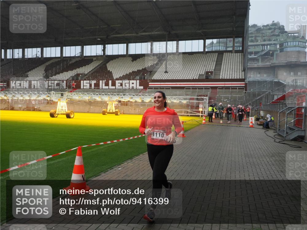 07.12.2025 - St. Pauli X-Mass-Run No. 15 Fabian Wolf http://msf.ph/oto/9416399 07.12.2025 11:09:20 Ziel 44, 51, 558, 1110, 1260, 1463, 1477, 1574, 1641 meine-sportfotos.de