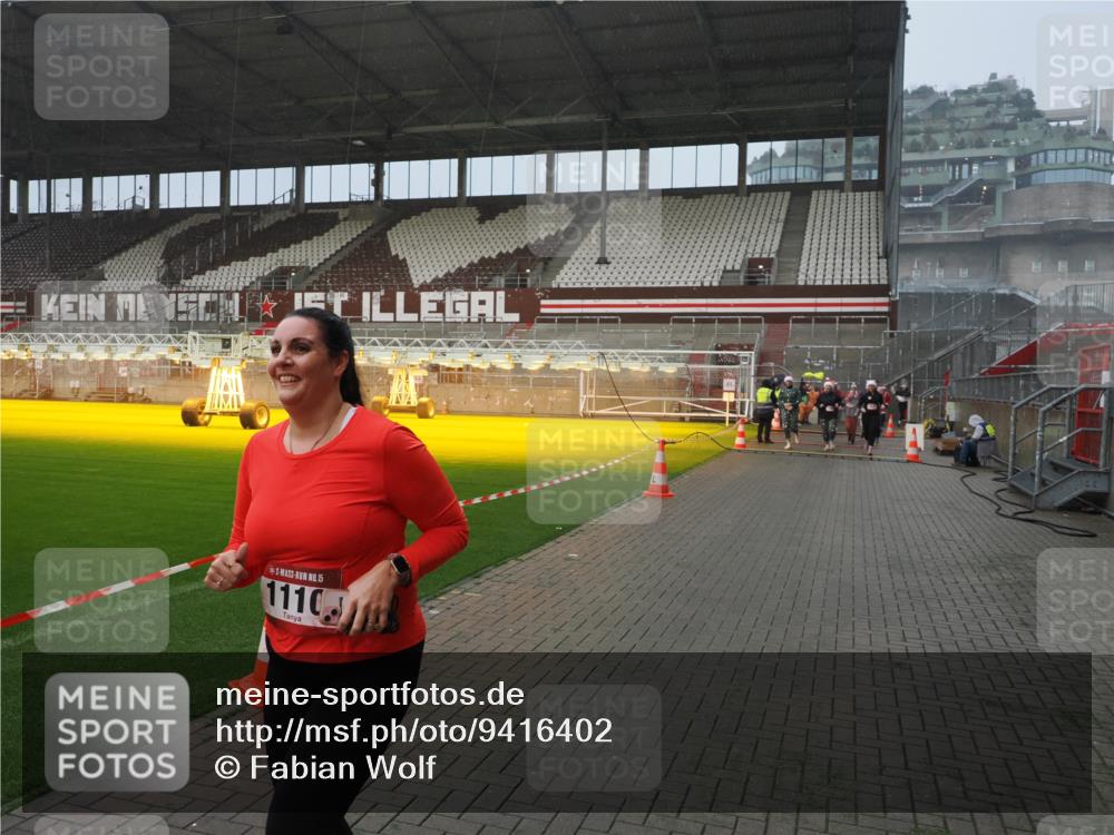 07.12.2025 - St. Pauli X-Mass-Run No. 15 Fabian Wolf http://msf.ph/oto/9416402 07.12.2025 11:09:21 Ziel 44, 51, 558, 971, 1110, 1260, 1463, 1477, 1574, 1641, 1851, 3151 meine-sportfotos.de
