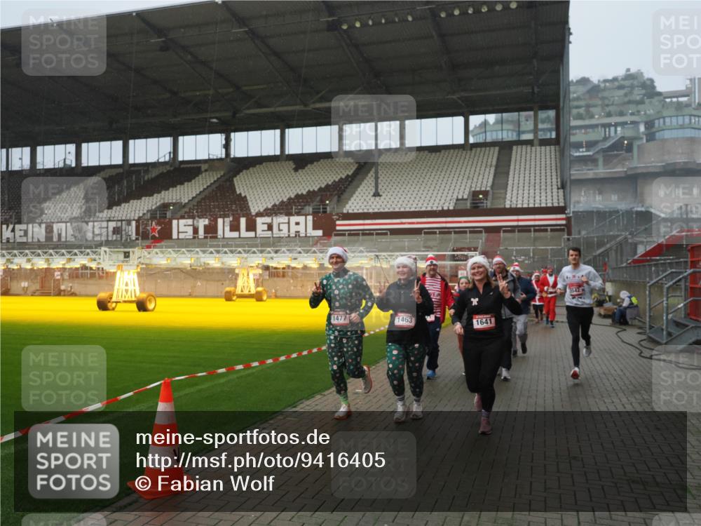 07.12.2025 - St. Pauli X-Mass-Run No. 15 Fabian Wolf http://msf.ph/oto/9416405 07.12.2025 11:09:28 Ziel 44, 51, 59, 66, 266, 330, 971, 1084, 1110, 1463, 1477, 1641, 1851, 1870, 1945, 1974, 2042, 3151, 4190, 4191 meine-sportfotos.de