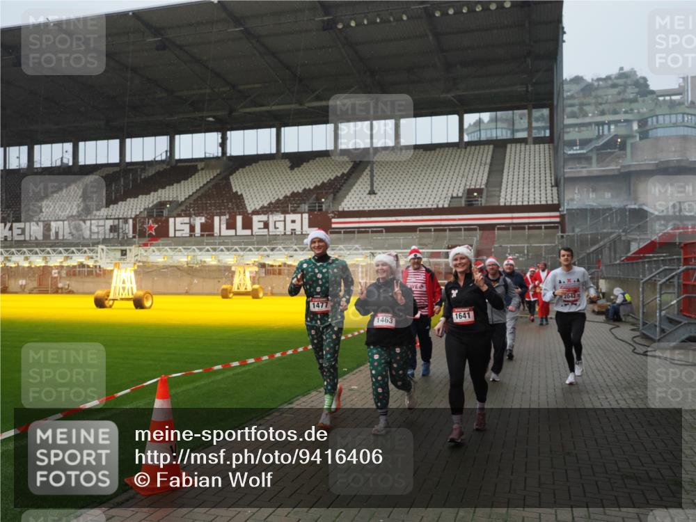 07.12.2025 - St. Pauli X-Mass-Run No. 15 Fabian Wolf http://msf.ph/oto/9416406 07.12.2025 11:09:28 Ziel 44, 51, 59, 66, 266, 330, 971, 1084, 1110, 1463, 1477, 1641, 1851, 1870, 1945, 1974, 2042, 3151, 4190, 4191 meine-sportfotos.de