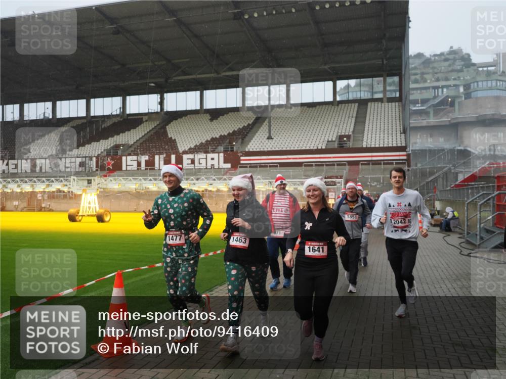 07.12.2025 - St. Pauli X-Mass-Run No. 15 Fabian Wolf http://msf.ph/oto/9416409 07.12.2025 11:09:29 Ziel 59, 66, 266, 330, 971, 1084, 1110, 1463, 1477, 1641, 1851, 1870, 1945, 1974, 2042, 3151, 4190, 4191 meine-sportfotos.de