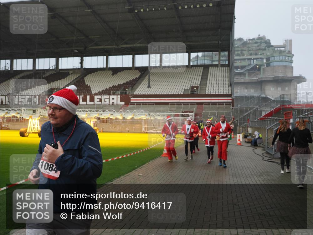 07.12.2025 - St. Pauli X-Mass-Run No. 15 Fabian Wolf http://msf.ph/oto/9416417 07.12.2025 11:09:32 Ziel 59, 66, 266, 330, 971, 1084, 1463, 1477, 1579, 1582, 1641, 1851, 1870, 1945, 1974, 2042, 3151, 4190, 4191 meine-sportfotos.de